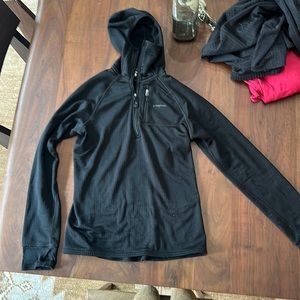Patagonia 1/2 zip with hood R1 size small